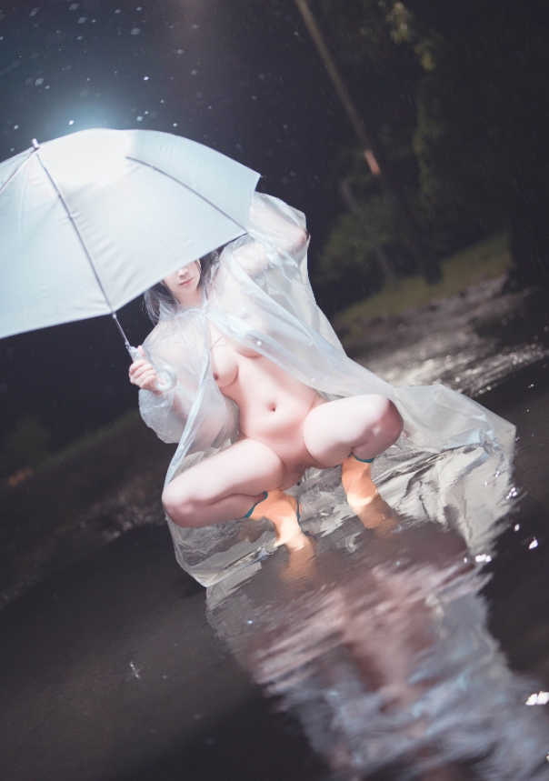 สาวน่ารักอวดหีกลางสายฝน (2)